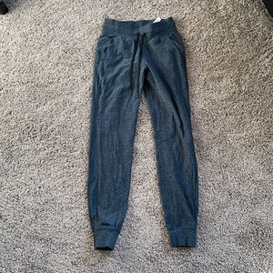 Lulu lemon joggers size 4 navy blue drawstring with pockets